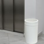 ΛΕΥΚΟΣ ΚΑΔΟΣ ΑΠΟΡΡΙΜΜΑΤΩΝ DECO SWING 28LT ΜΕ ΠΑΛΛΟΜΕΝΟ ΚΑΠΑΚΙ